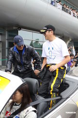 组图：壹基金杯慈善明星赛开赛 李连杰孙楠亮相