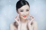 组图：林静自然之态写真 肌肤胜雪