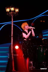 组图：梁静茹香港红馆个唱落幕 造型百变气氛热