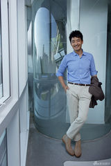 组图：厨神郭晓冬发新写真 笑容灿烂儒雅温暖