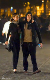 幻灯图集：奥兰多和女友游摩洛哥 亲密勾肩搭背