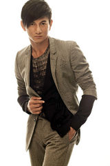 高清图：吴奇隆加盟《大扇坊》新写真显熟男魅力