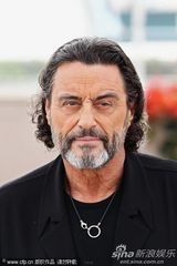 高清组图：德普宣传《海盗4》 佩内洛普紧身裙性感