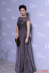 组图：钟楚红张曼玉同台亮相 全智贤露香肩