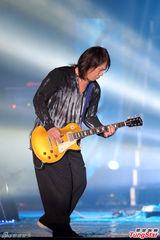 组图：伍佰花朵舞high翻 田馥甄变女神唱压轴