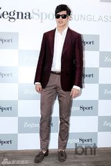 组图：孙丹菲金载沅等戴墨镜出席活动