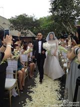 组图：直击杨幂婚礼激动落泪 刘恺威亲吻新娘