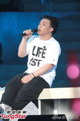 组图：陈奕迅开唱造型似黑山老妖 少说话多唱歌