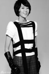 组图：童瑶时尚短发写真帅气可爱