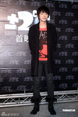 信宣布即将开唱 与张悬看纪录片呼吁大家爱地球 