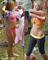 幻灯图：41岁安妮斯顿片场秀粉红色性感比基尼 