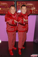 组图：曾志伟蜡像惊人逼真 摆奖门人招牌动作