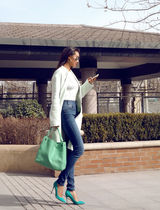 组图：爱戴全新时尚街拍 演绎早春潮流