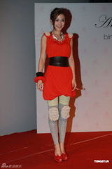 组图：Angelababy靓丽现身生日会 避谈黄晓明