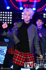 组图：BTOB发新曲《嘀嘀铛铛》 棒球服青春洋溢