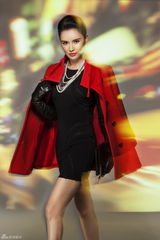 组图：莫小棋绚丽封面诠释复古风百变魅力