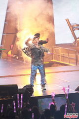 组图：周杰伦香港演唱会落幕 陈奕迅台上力挺