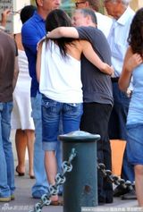 幻灯图：杨紫琼与F1老总街头拥吻 左脚畸形骨曝光 