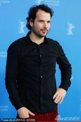 组图：竞赛片《风萧瑟》发布会 主创“一家亲”