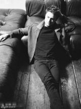 组图：丹尼尔摆脱搞基形象 化身纯型男胡茬性感