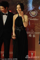 组图：《建筑学概论》李济勋韩佳人等走红毯