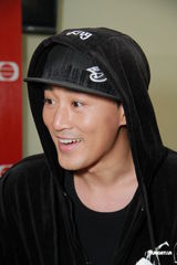 组图：容祖儿林峰为慈善开唱 高海宁性感吸眼球