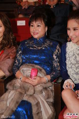 组图：赌王数百万支持太太 何超莲吴克羣献艺