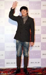 组图：苏志燮韩孝珠新片VIP试映 宋承宪等众星助阵