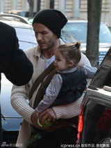 组图：贝克汉姆举家为三公子庆生 克鲁兹顽皮