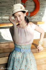 幻灯图：甘薇演绎阳光下美肌 展现最美笑容献世博