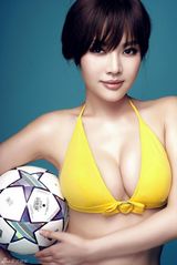 组图：徐冬冬变意大利足球宝贝 比基尼写真狂野性感