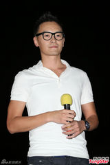 组图：郑元畅初执导演筒 自嘲属神经质型