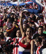 幻灯图:巴拉圭乳神里克尔梅汹涌回归 球队失利落泪