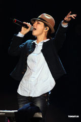 组图：Hebe语出惊人“胸部山” Ella搞笑扮丑相挺