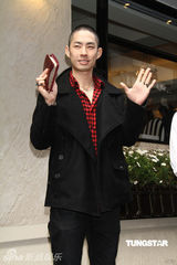 幻灯图：吴建豪小平头亮相 坦陈公司员工涉毒问题