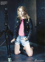 幻灯图集：超模乔治亚-梅-贾格尔写真半裸上阵