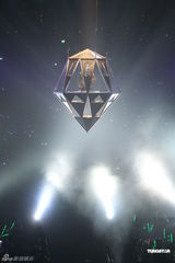 组图：郭富城个唱变型金刚舞台华丽震撼