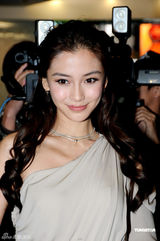 组图：周慧敏为歌迷开个唱 Angelababy怕提黄晓明