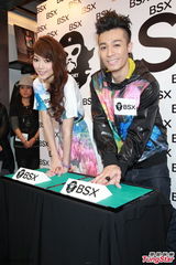 组图：周柏豪自认比余文乐帅 暗指乐雨恋相配