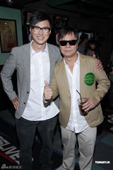 组图：周慧敏倪震为父庆生 闻张茆强颜欢笑