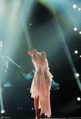 组图：黄曼亮相《舞林大会》被赞最完美身材