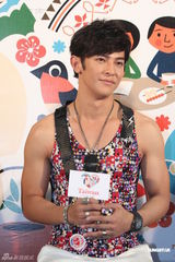 组图：飞轮海四人合体献唱 吴尊为亲情确定离队