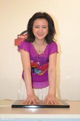 组图：何晴亮相《年代秀》 尽展永远的美丽