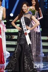 组图：2013韩国小姐决选上演泳装秀 SHINee助兴