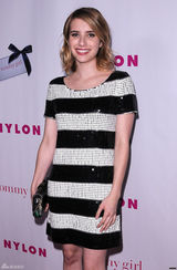 高清组图：艾玛-罗伯兹黑白条亮片礼服亮相