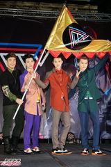 组图：JPM王子默认正热恋 小杰不甘落后征女友