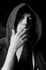 组图：秦昊黑白光影大片再现文艺魅力