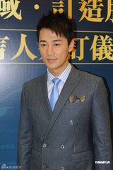 组图：林峰不拍内衣广告天价不动摇 不满家人被偷拍