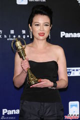 组图：苗可丽夺戏剧类女主角 狂吃凤梨带好运