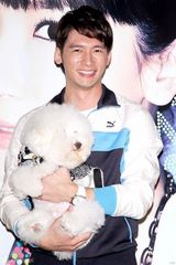 组图：中国娃娃全新样貌发碟 新歌MV请来温升豪